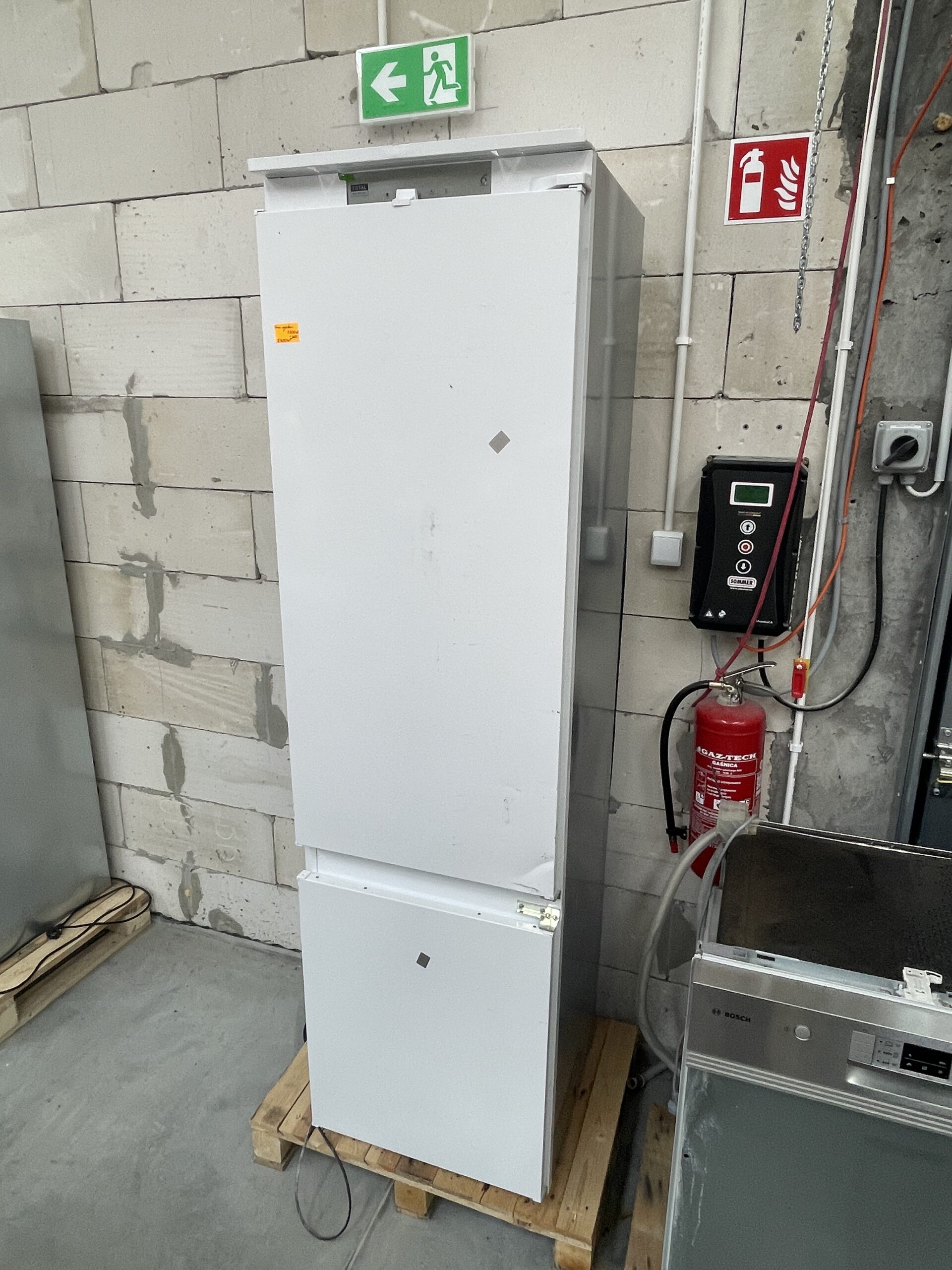 Lodówka Whirlpool WHC20 T573 P Pełny No Frost 193,5cm Szuflada z kontrolą wilgotności