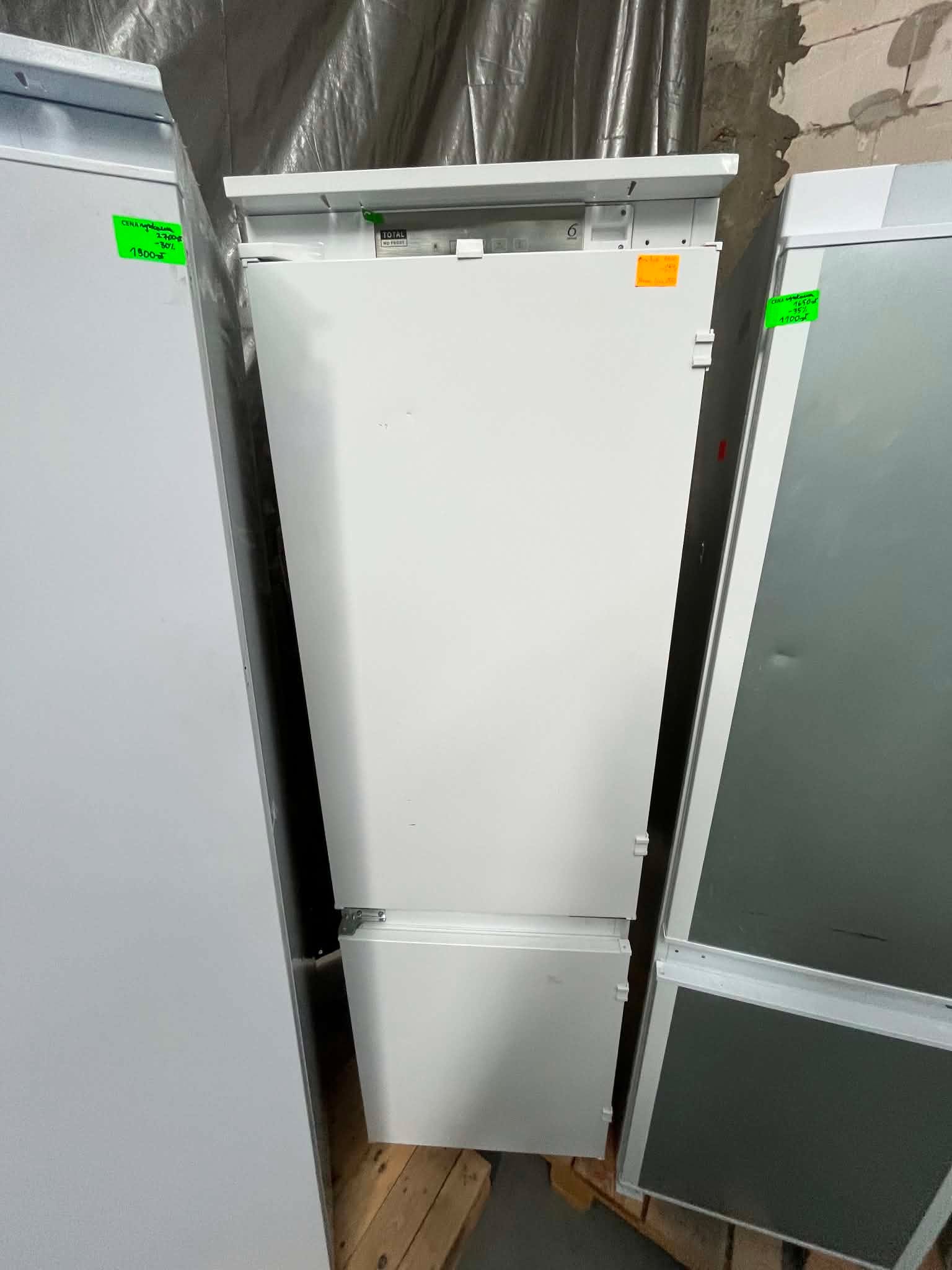Lodówka do zabudowy Whirlpool WHC18 T573 No Frost 250L 32 dB - obrazek 2