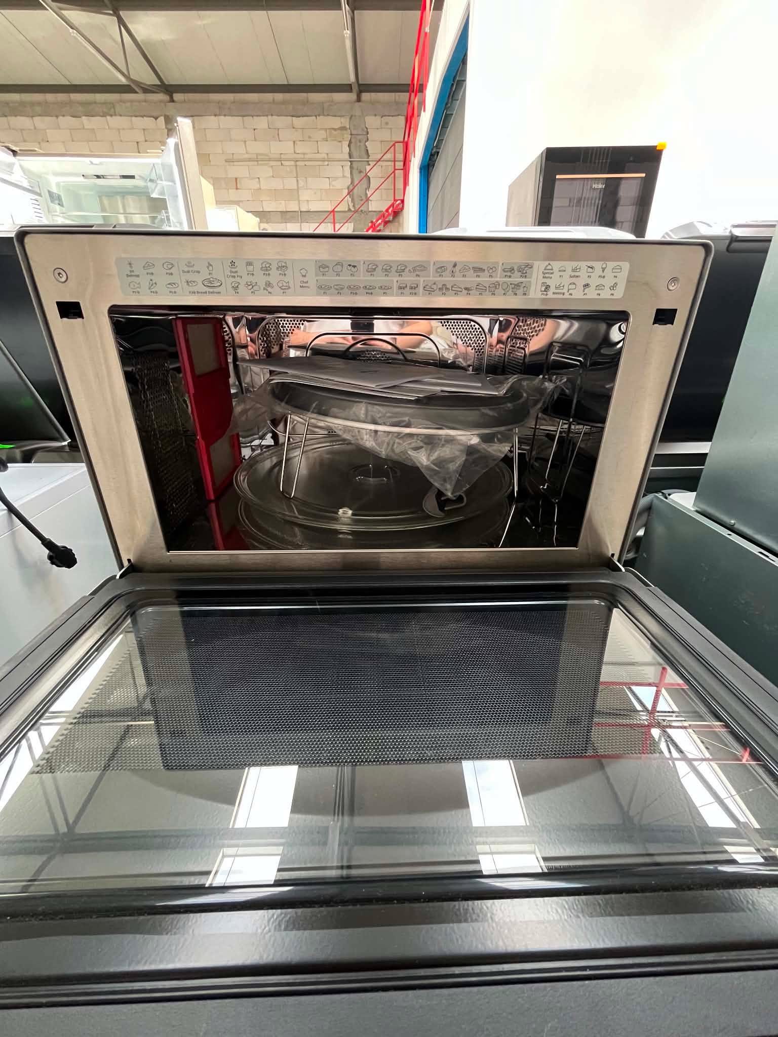 Kuchenka mikrofalowa wolnostojąca Whirlpool MWP 338 SB - obrazek 4