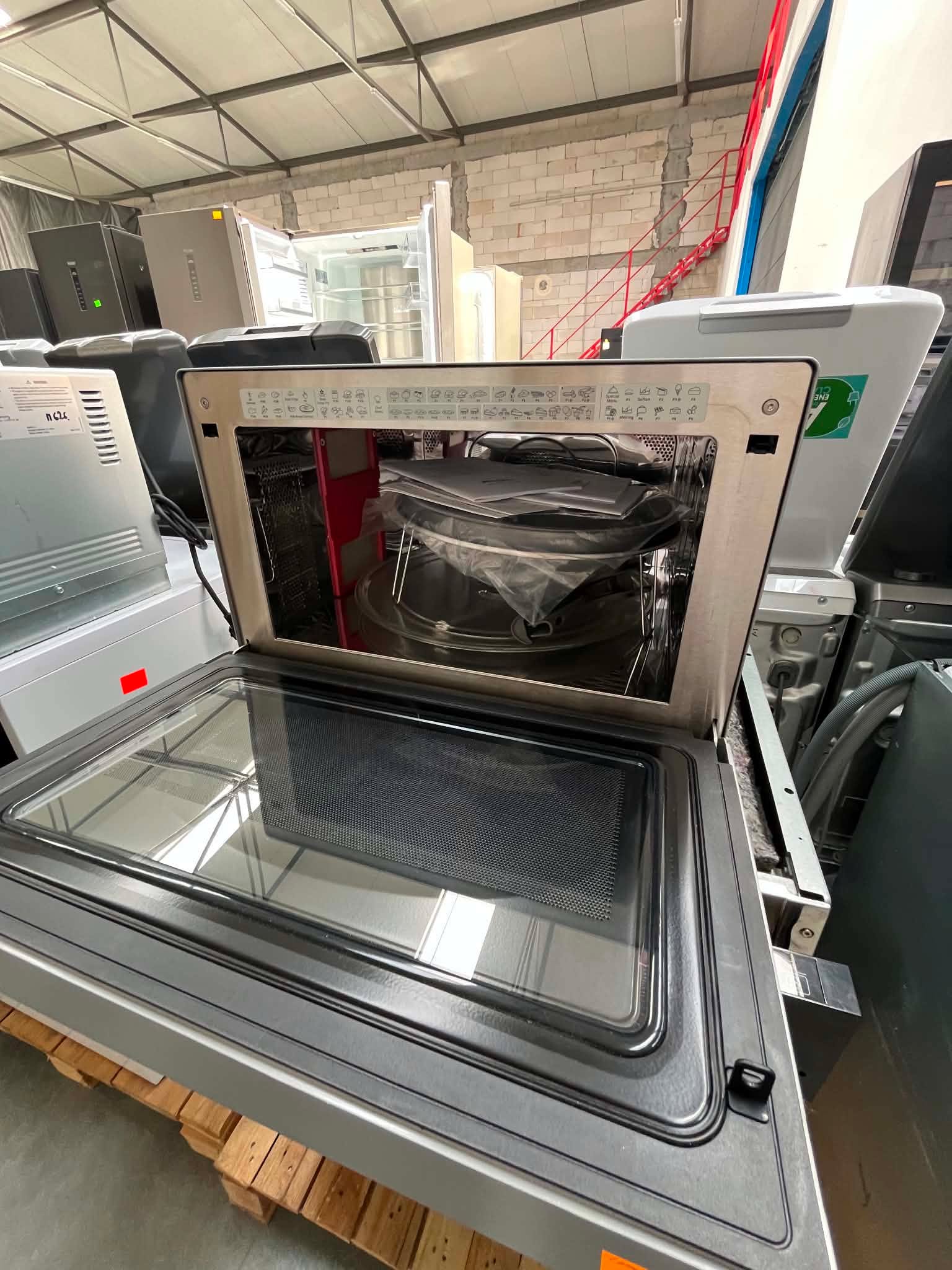 Kuchenka mikrofalowa wolnostojąca Whirlpool MWP 338 SB - obrazek 3