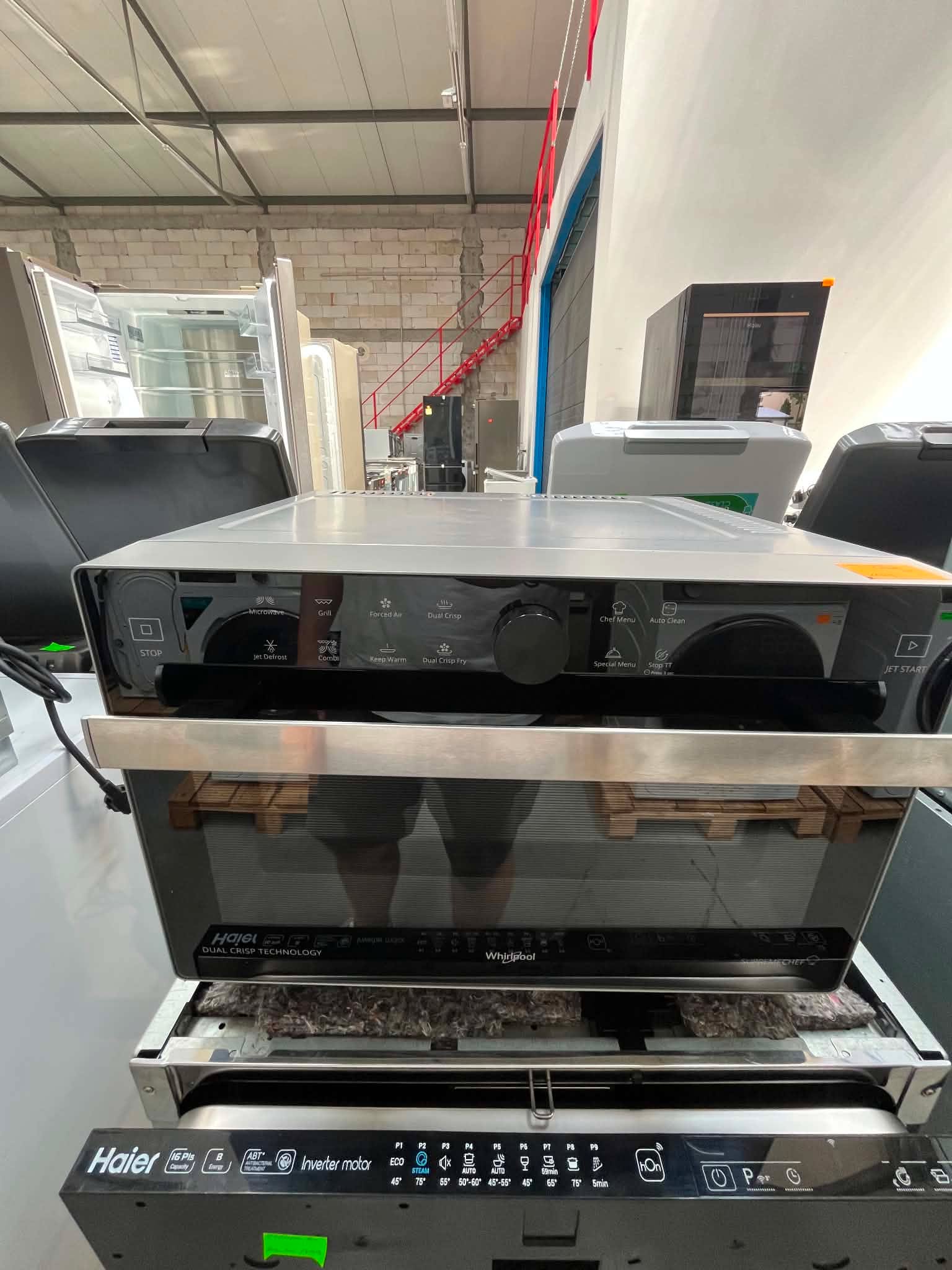 Kuchenka mikrofalowa wolnostojąca Whirlpool MWP 338 SB - obrazek 2
